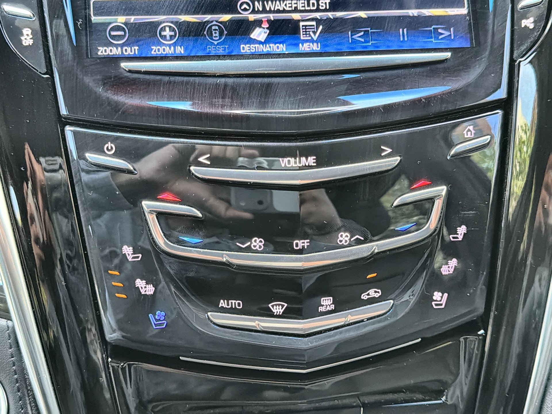 Used 2019 Cadillac Escalade ESV Platinum AWD/4WD image 17