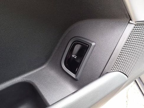 New 2025 Cadillac Lyriq Luxury image 21