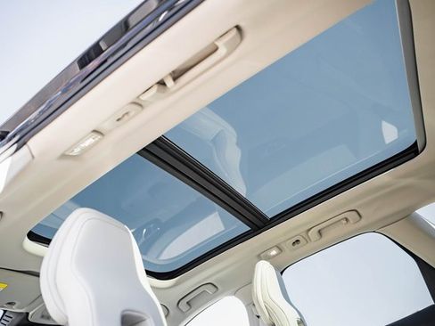 Certified 2022 Volvo XC60 B6 Inscription w/ Advanced Package image 2