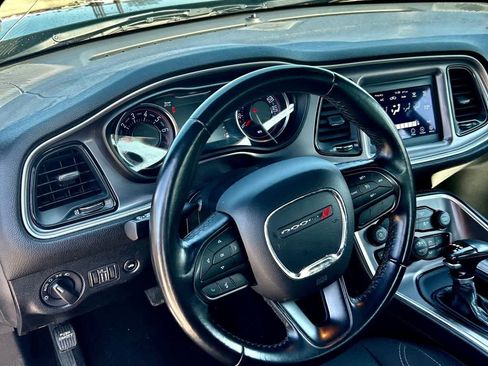 Used 2022 Dodge Challenger SXT image 6