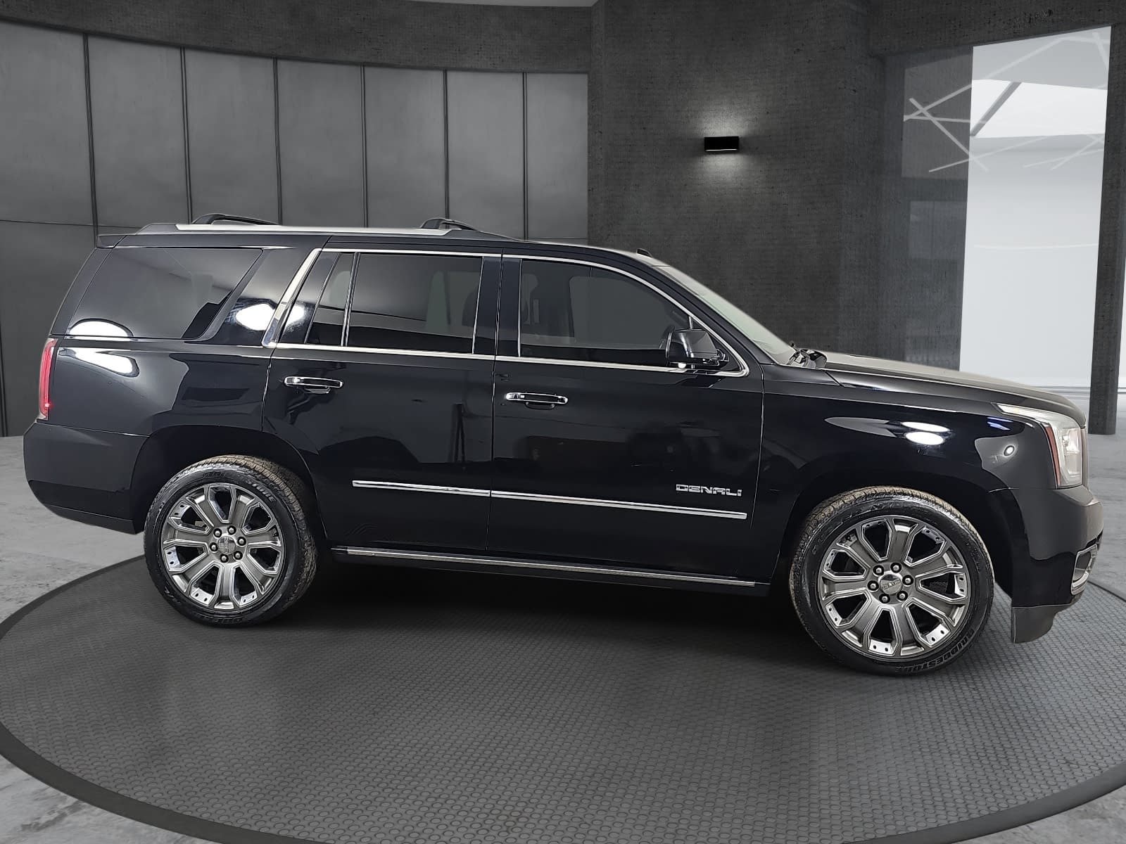 Used 2016 GMC Yukon Denali w/ Open Road Package AWD/4WD image 4