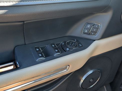 Used 2024 Ford Expedition Max Limited image 19