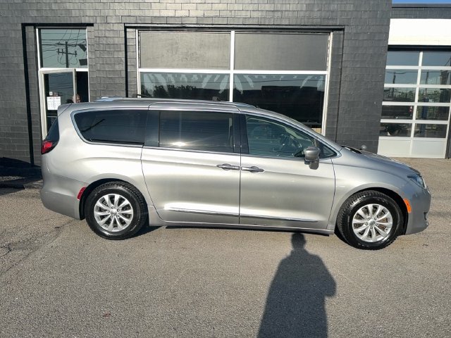 Used 2018 Chrysler Pacifica Touring-L Plus FWD image 8