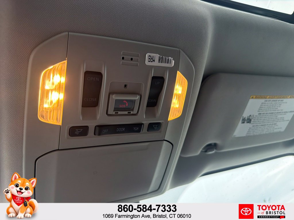 Used 2022 Toyota Highlander XLE AWD/4WD image 28