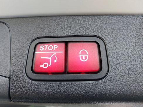 Used 2020 Mercedes-Benz GLB 250 4MATIC image 13