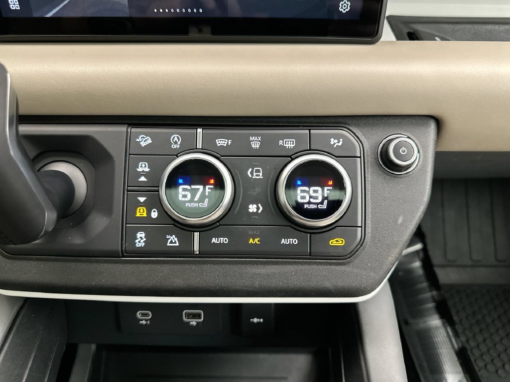 Used 2020 Land Rover Defender 110 HSE AWD/4WD image 25