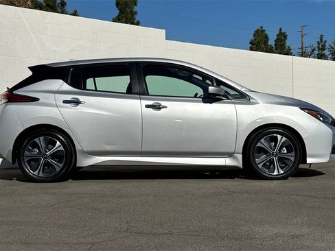 Used 2020 Nissan Leaf SV w/ SV Technology Package image 6