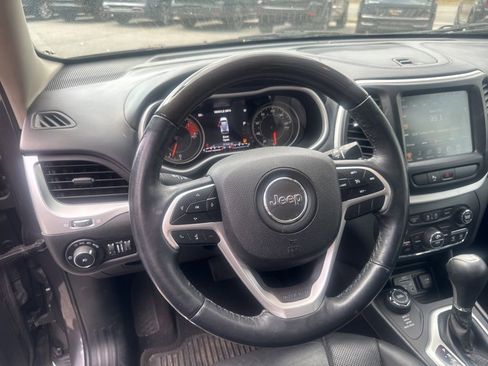 Used 2018 Jeep Cherokee Overland AWD/4WD image 12