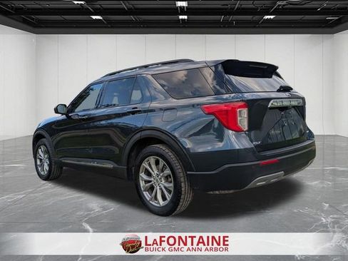 Used 2022 Ford Explorer XLT w/ Equipment Group 202A AWD/4WD image 3