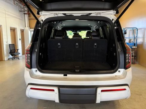 Used 2025 Nissan Armada SL AWD/4WD image 19