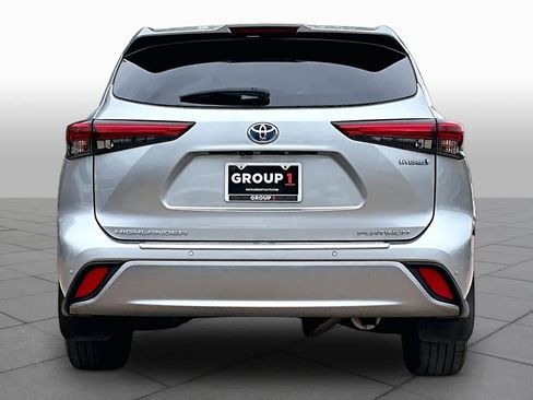 Used 2021 Toyota Highlander Platinum FWD image 5