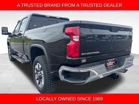 Used 2022 Chevrolet Silverado 2500 LT w/ Convenience Package AWD/4WD image 3