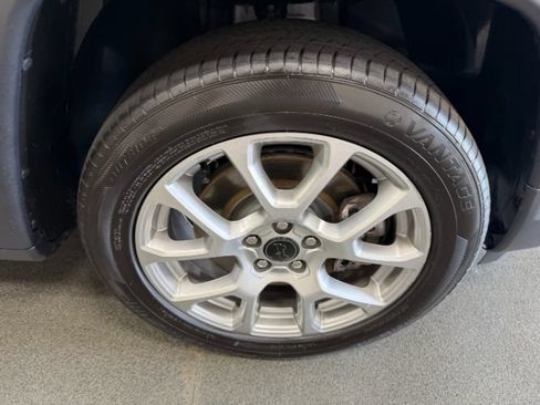 Used 2025 Jeep Compass Limited AWD/4WD image 8