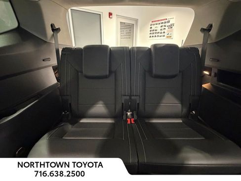 Used 2023 Volkswagen Atlas SE AWD/4WD image 16