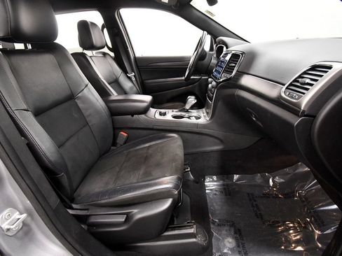Used 2021 Jeep Grand Cherokee Altitude AWD/4WD image 18