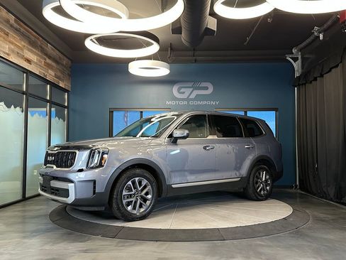 Used 2024 Kia Telluride LX AWD/4WD image 7