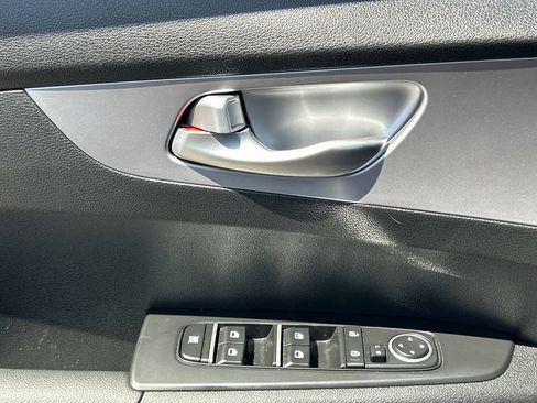 Used 2023 Kia Forte LXS w/ LXS Technology Package FWD image 22
