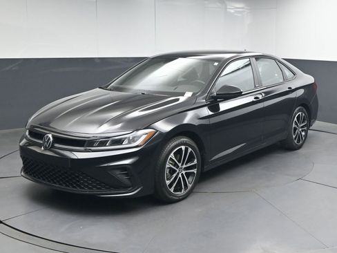 Used 2025 Volkswagen Jetta Sport FWD image 3
