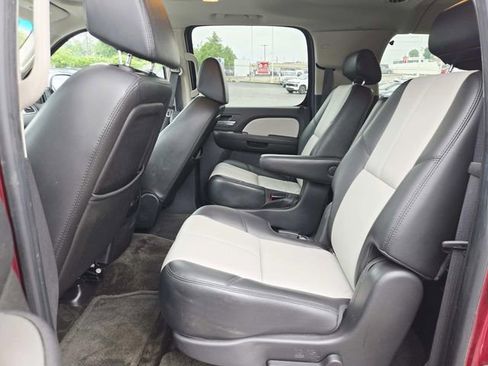 Used 2007 Chevrolet Suburban LT w/ LT Preferred Equipment Group AWD/4WD image 10