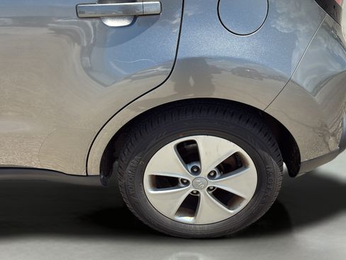 Used 2016 Kia Soul FWD image 40