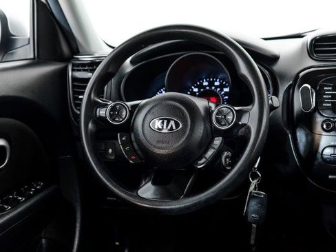 Used 2017 Kia Soul + image 13