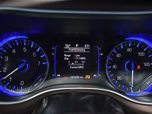 Used 2020 Chrysler Voyager L image 20