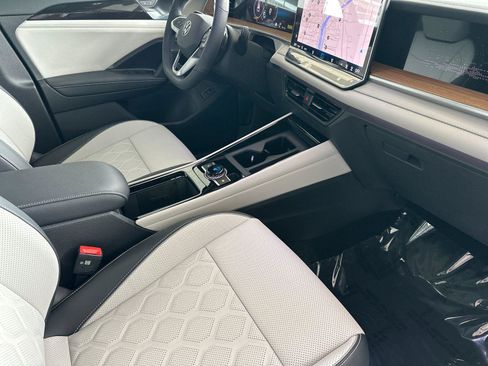 New 2026 Volkswagen Tiguan SEL R-Line AWD/4WD image 15