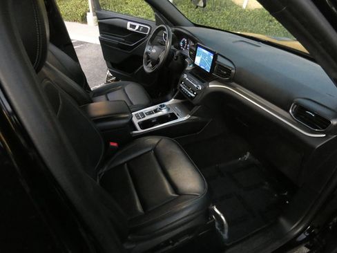 Used 2020 Ford Explorer XLT w/ Equipment Group 202A image 25