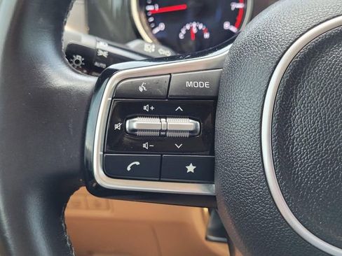 Used 2024 Kia Carnival EX FWD image 28