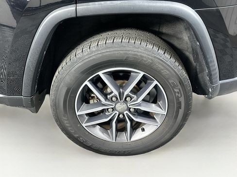 Used 2018 Jeep Grand Cherokee Limited w/ Trailer Tow Group IV RWD image 11