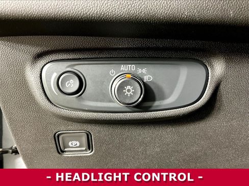 Used 2024 GMC Terrain SLE FWD image 36