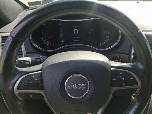 Used 2020 Jeep Grand Cherokee Laredo AWD/4WD image 19