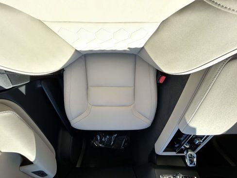 New 2026 Volvo XC90 B5 Plus image 16