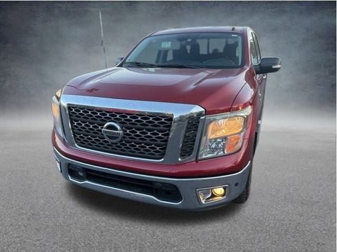 Used 2017 Nissan Titan SV image 17