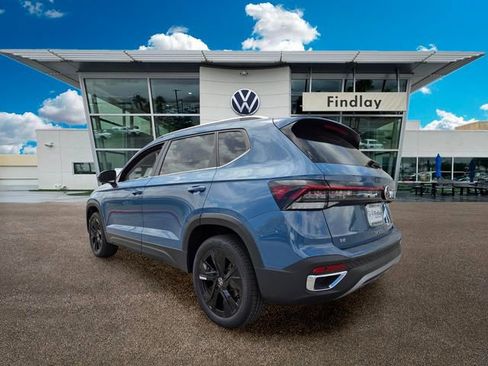 New 2026 Volkswagen Taos SE FWD image 3