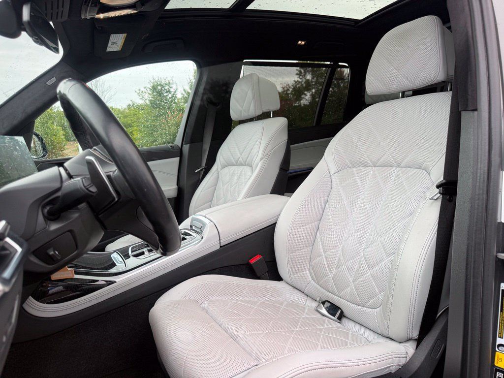Used 2024 BMW X7 xDrive40i w/ M Sport Package AWD/4WD image 8