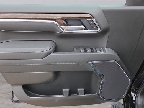 New 2026 GMC Sierra 1500 SLE w/ Preferred Package image 17