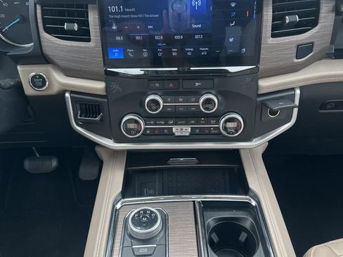 Used 2024 Ford Expedition Max Limited image 22