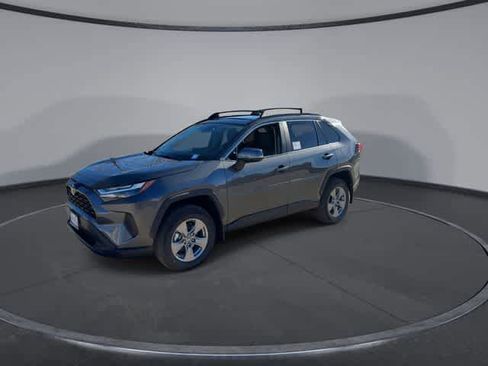 Used 2025 Toyota RAV4 XLE w/ Convenience Package image 4