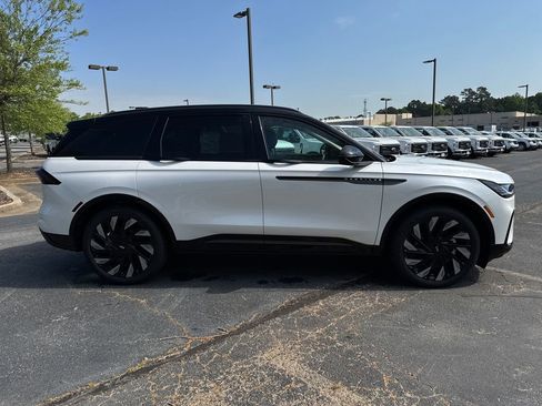 New 2026 Lincoln Nautilus Reserve w/ Jet Appearance Package AWD/4WD image 4