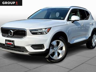 Used 2020 Volvo XC40 T4 Momentum