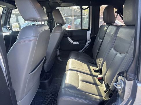 Used 2017 Jeep Wrangler Unlimited Sahara w/ Connectivity Group AWD/4WD image 22
