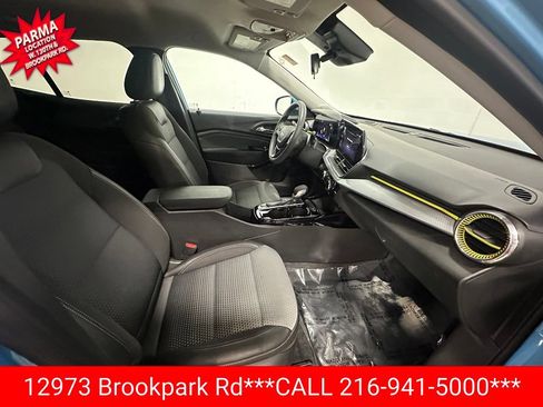 Used 2025 Chevrolet Trax LT FWD image 23