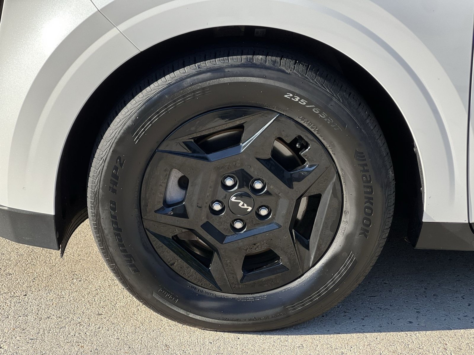 Used 2025 Kia Carnival FWD image 17