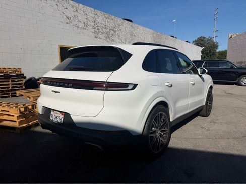 Used 2024 Porsche Cayenne image 4