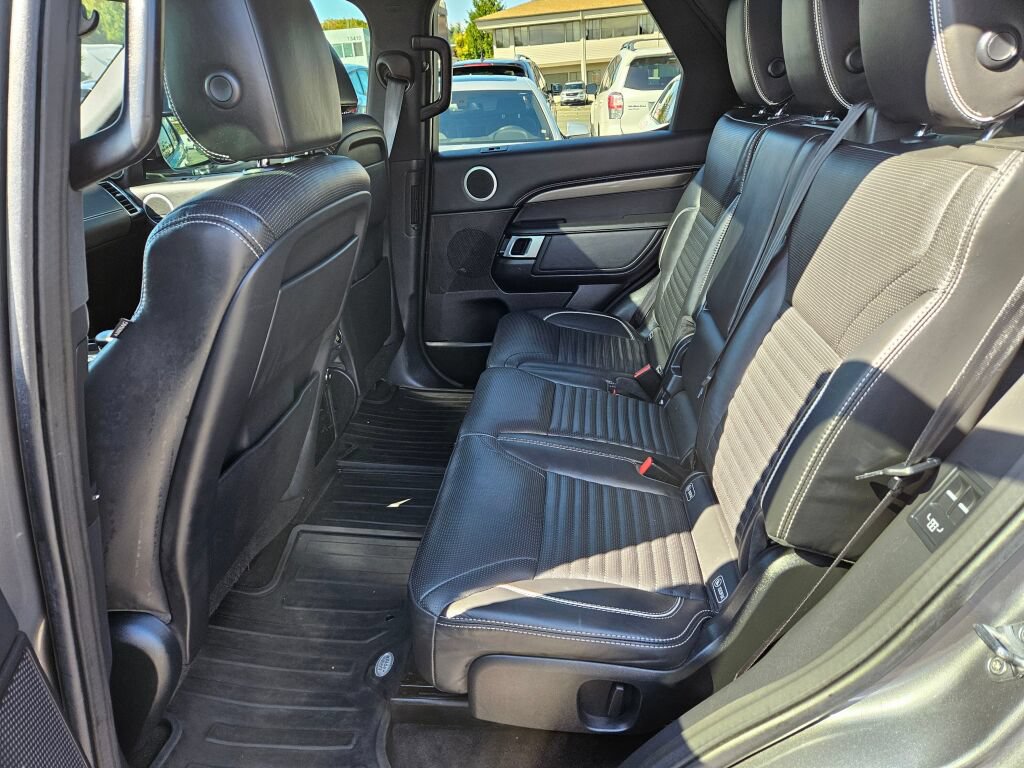 Used 2018 Land Rover Discovery HSE AWD/4WD image 12