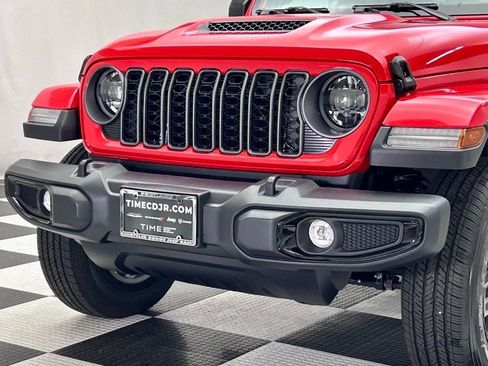 New 2025 Jeep Gladiator Sport image 5