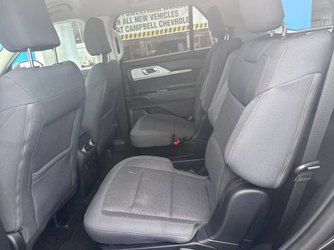 Used 2025 Ford Explorer Active AWD/4WD image 28