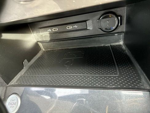 Used 2021 Volkswagen Tiguan SEL Premium R-Line image 33