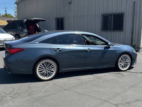 Used 2019 Toyota Avalon Limited w/ Advanced Safety Package FWD image 5